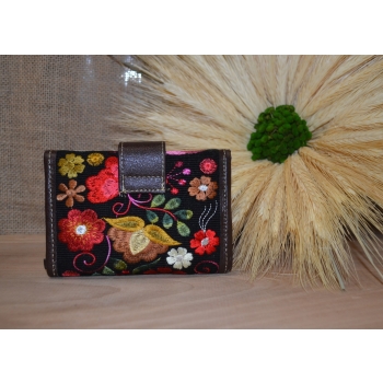 Portfel mały skórzany ciemnobrązowy z kwiatowym kolorowym haftem .